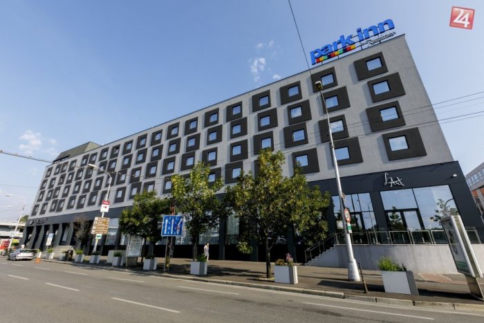 Ilustračný obrázok k článku Hotel na nábreží bude skolaudovaný. Neskolaudovaná naďalej zostáva kritizovaná fasáda
