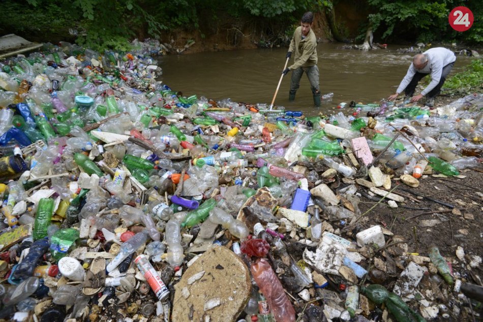 Ilustračný obrázok k článku Jednorazové plasty končia: Ministerstvo zakáže aj spaľovanie separovaného odpadu