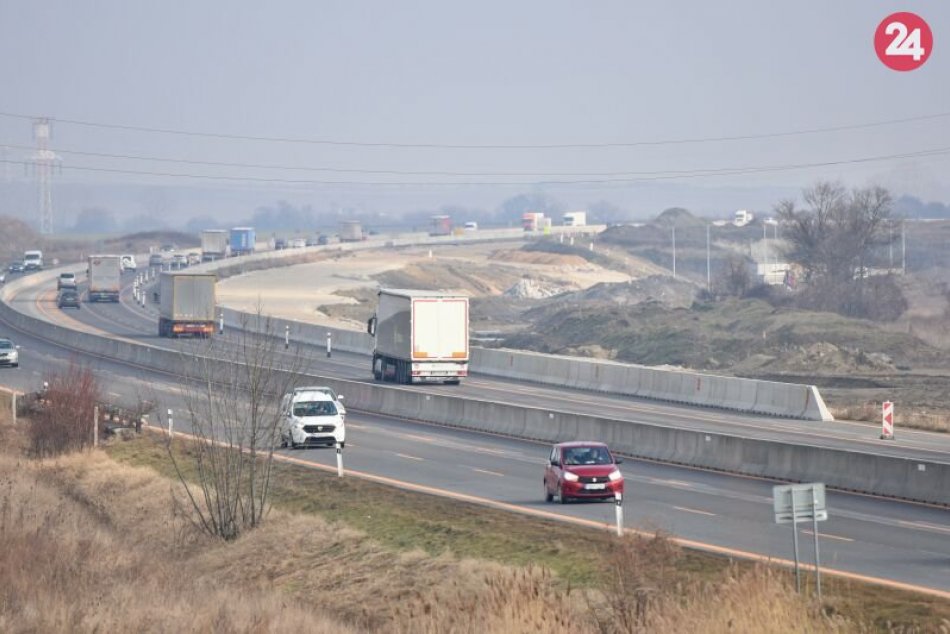 Ilustračný obrázok k článku Diaľnicu medzi Trnavou a Bratislavou konečne rozšíria: Vodičov čakajú obmedzenia