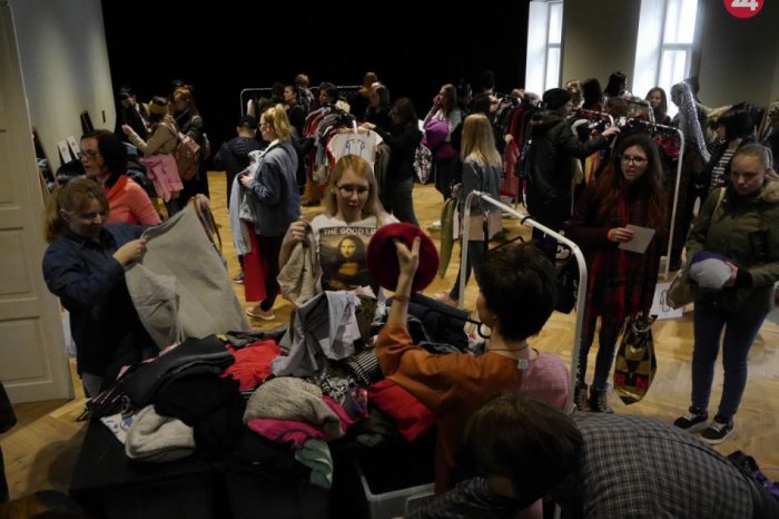 Ilustračný obrázok k článku Jedinečná ŠANCA obnoviť si ŠATNÍK: Na SWAPE oblečenie vymeníte či kúpite za symbolickú CENU