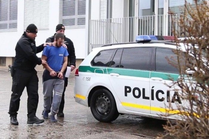 Ilustračný obrázok k článku Žiarski policajti naháňali Enrika (23): Padli aj výstrely, FOTO