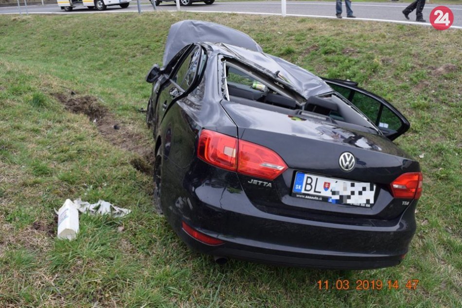 Ilustračný obrázok k článku FOTO: Nehoda na diaľničnom obchvate: Auto zišlo z cesty a narazilo do áut v autobazári