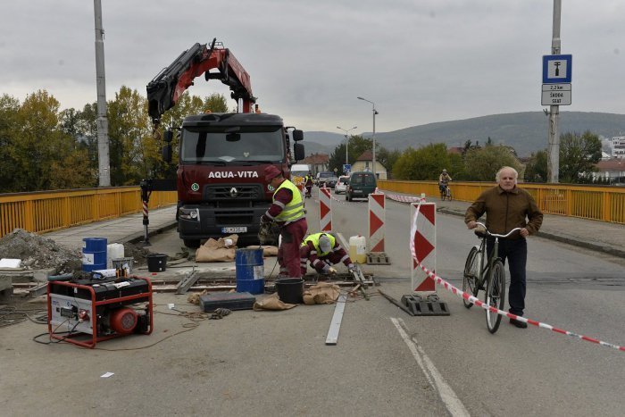 Ilustračný obrázok k článku Starý cestný most v Trenčíne čiastočne uzavrú: Dokedy potrvá uzávierka?