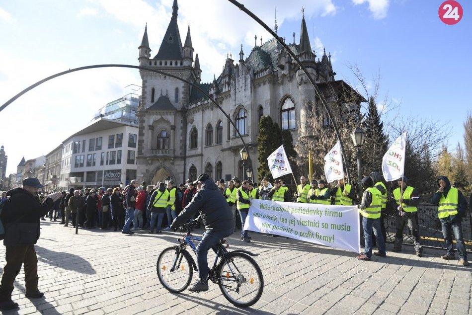 Ilustračný obrázok k článku Zamestnanci VSE Holding v Košiciach protestovali za vyššie platy