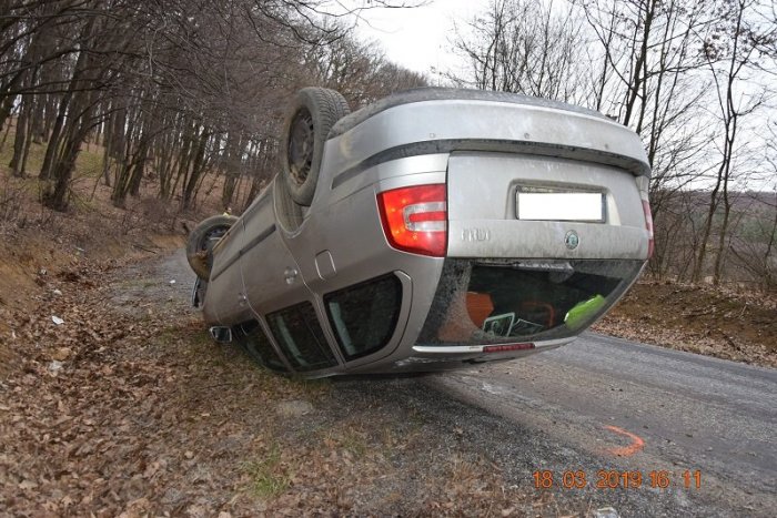 Ilustračný obrázok k článku FOTO: Opitý vodič sa s autom prevrátil na strechu