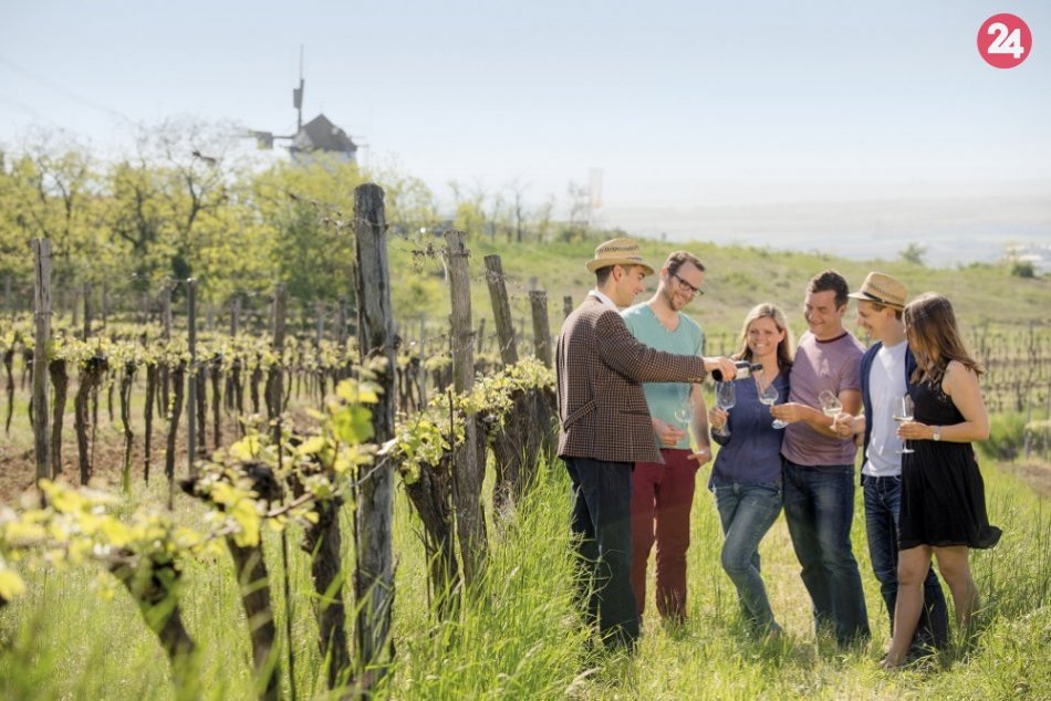 Ilustračný obrázok k článku Jar v Dolnom Rakúsku je plná vína: Vydajte sa za hranice navštíviť vinárske slávnosti