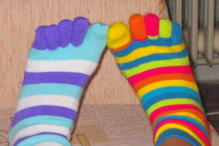 Ilustračný obrázok k článku Obujte si odlišné ponožky: Podporíte ľudí s Downovým syndrómom