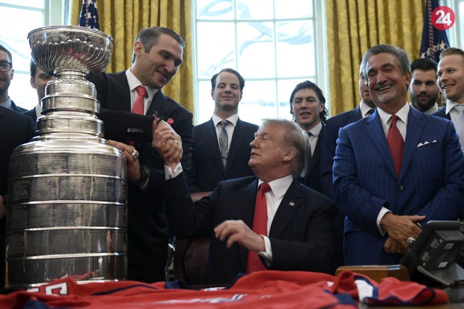 Ilustračný obrázok k článku Trump privítal hráčov Washingtonu Capitals: Zablahoželal im k zisku Stanley Cupu