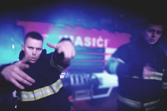 Ilustračný obrázok k článku VIDEO: Spievajúci košickí hasiči Hasia hudbou! Plánujú vydať CD, povolania sa ale nevzdajú