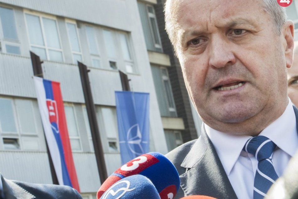 Ilustračný obrázok k článku Minister Gajdoš príde do Bystrice ešte pred oslavami SNP. Čo má v pláne?