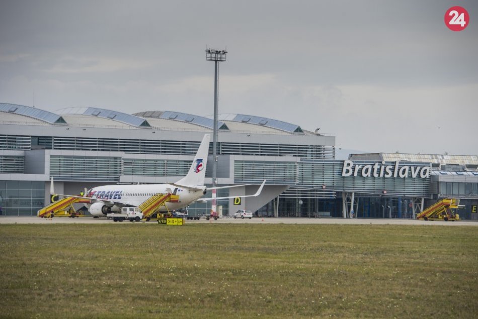 Ilustračný obrázok k článku Na bratislavskom letisku zadržali troch ľudí pre podozrenie z extrémistickej trestnej činnosti