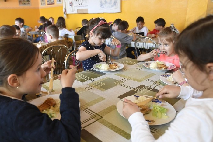 Ilustračný obrázok k článku Mesto Šaľa prispeje školákom na obedy: Školský úrad s ponukou na spoluprácu