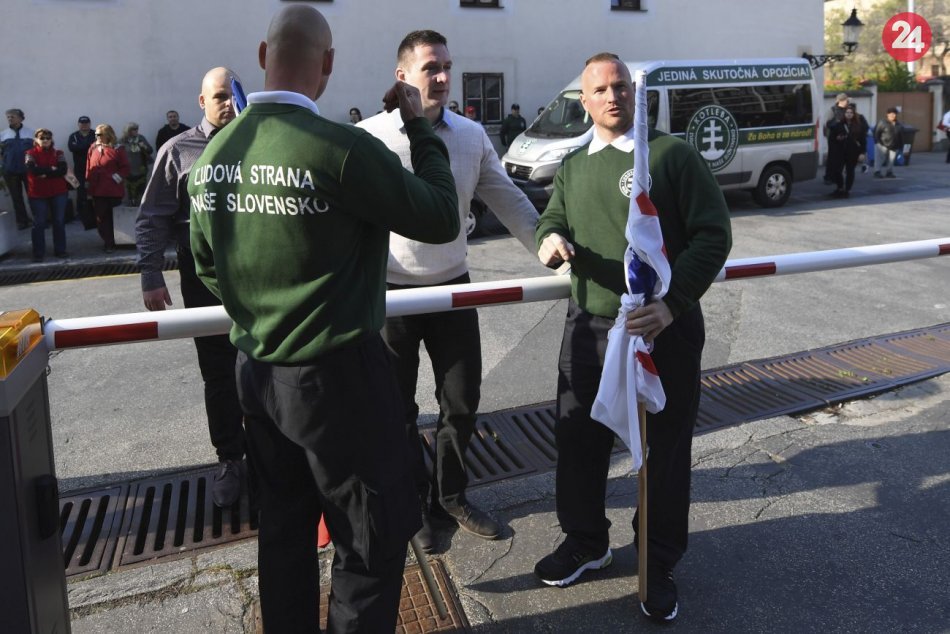 Ilustračný obrázok k článku Najvyšší súd rozhoduje o rozpustení ĽSNS: Platia mimoriadne bezpečnostné opatrenia