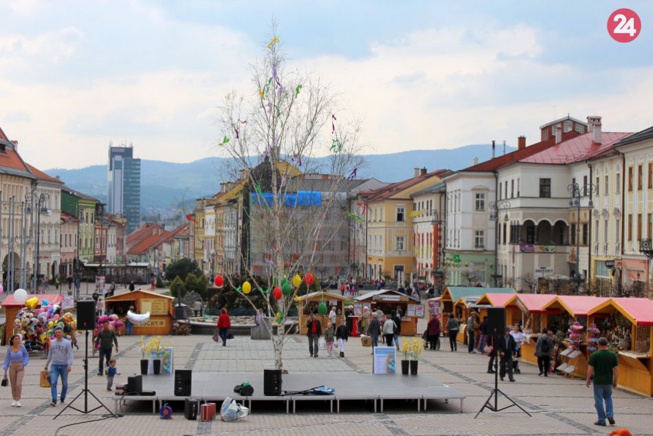 Ilustračný obrázok k článku Bystrické námestie opäť zaplnia stánky: Mesto chystá veľkonočné trhy, koho hľadá?