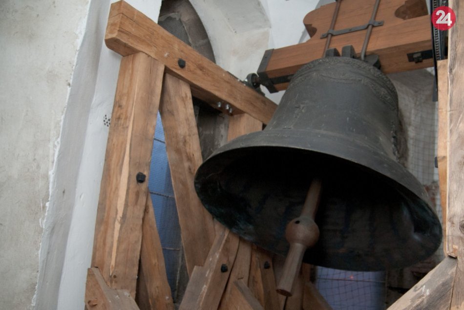 Ilustračný obrázok k článku Dubnicou sa bude šíriť nový zvuk: Najväčší kostolný zvon po rokoch opravia