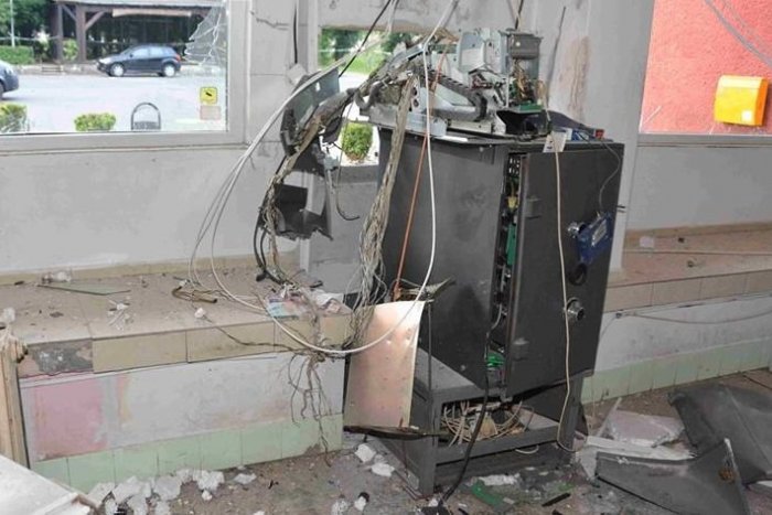 Ilustračný obrázok k článku Nové INFO v prípade výbuchu bankomatu v Pliešovciach: Polícia obvinila 3 mužov