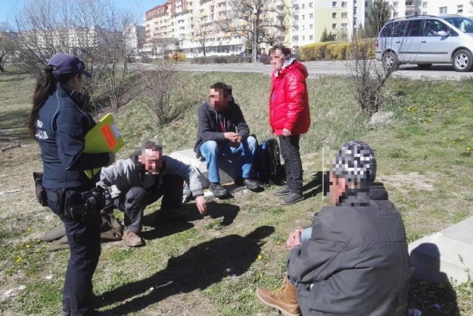 Ilustračný obrázok k článku Zvolenskí policajti si posvietili na čistotu a verejný poriadok. O toto požiadali občanov, FOTO