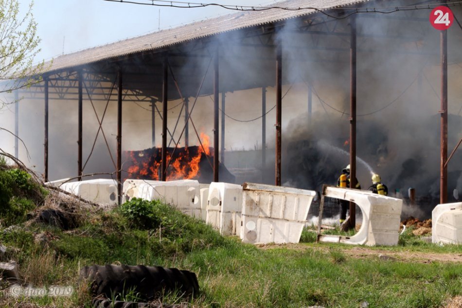 Ilustračný obrázok k článku Požiar na poľnohospodárskom družstve v Očovej. Zasahujú aj dobrovoľní hasiči, FOTO
