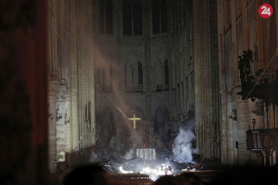 Ilustračný obrázok k článku Dobré správy z Paríža: V konštrukcii Notre-Dame sú po požiari iba malé narušenia