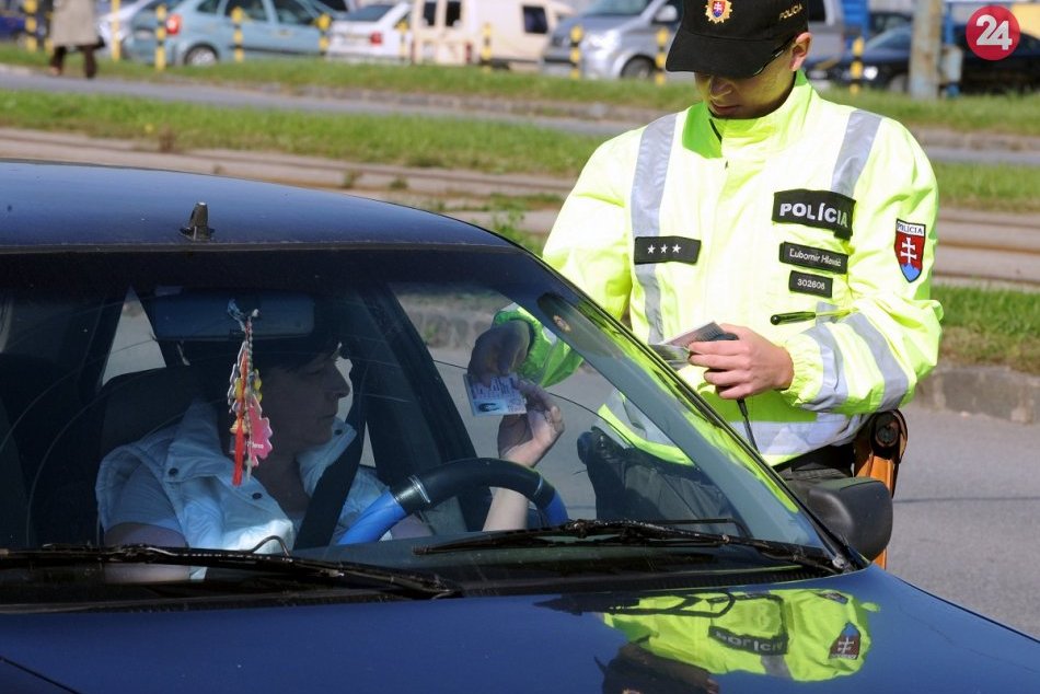 Ilustračný obrázok k článku Zoznam policajných radarov: Tieto autá vás zmerajú na revúckych cestách