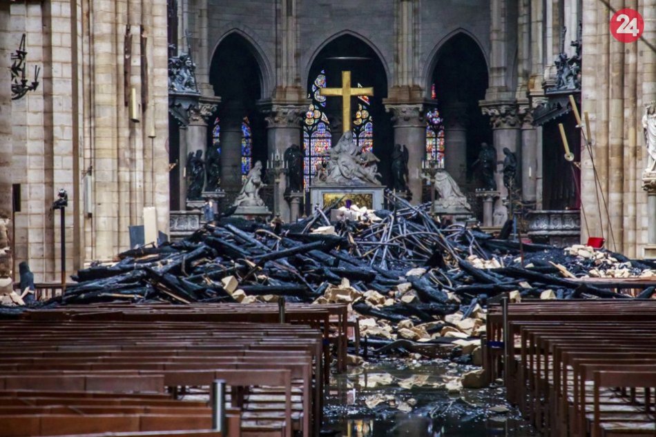 Ilustračný obrázok k článku Požiarom zničená katedrála Notre-Dame: Pozrite, ako to vyzerá vo vnútri, FOTO