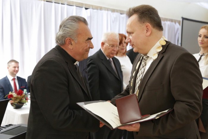 Ilustračný obrázok k článku Prešovská univerzita ocenila prácu pedagógov: Mená tých, ktorým sa dostalo pocty