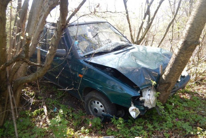 Ilustračný obrázok k článku FOTO: Vodička (26) sadla za volant opitá, nezvládla zákrutu pri Štiavnici