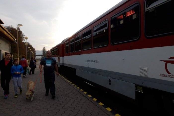 Ilustračný obrázok k článku Na trati Žilina - Rajec budú výluky: Tieto vlaky nahradia autobusy