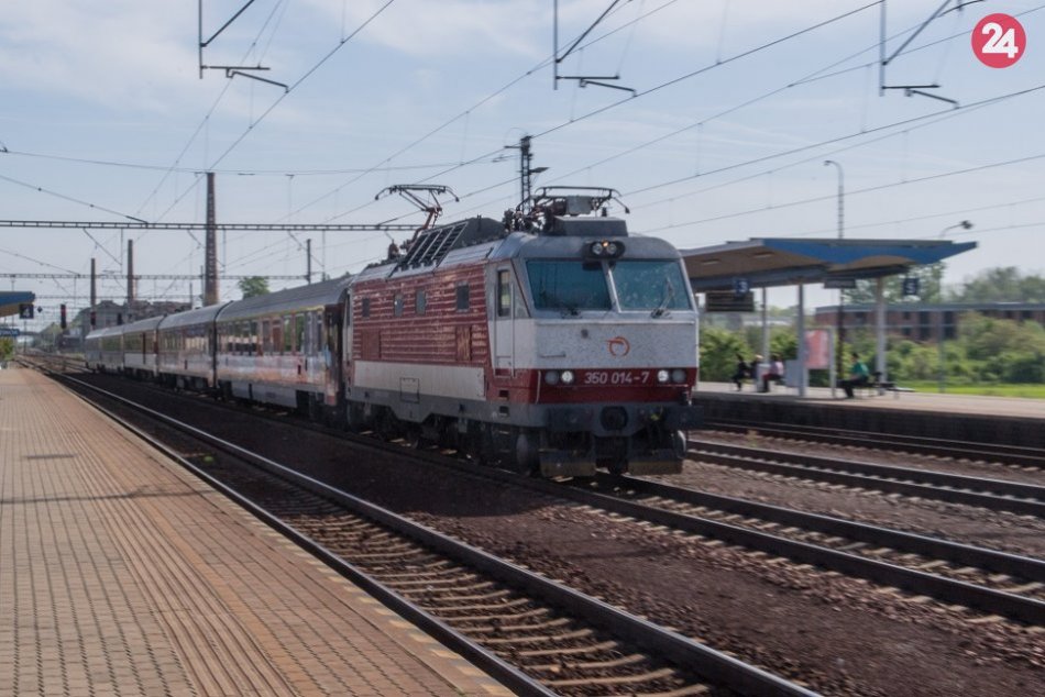 Ilustračný obrázok k článku Veľký prehľad vlakov: ZSSK počas dušičkového obdobia posilňuje dopravu