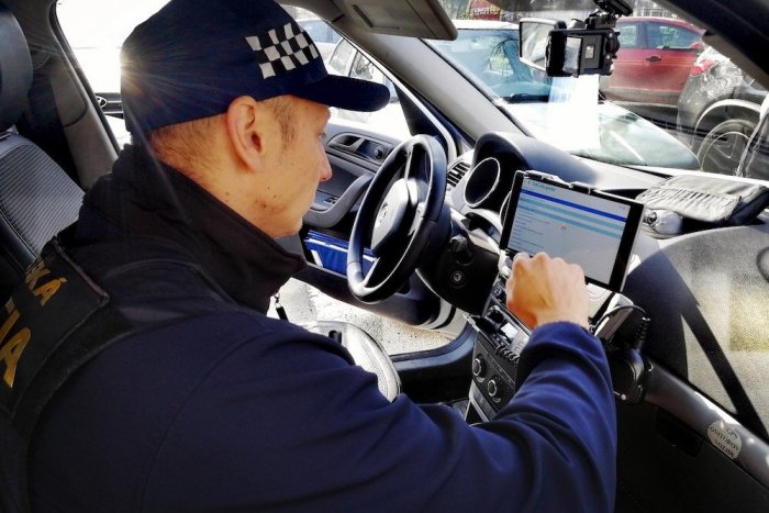 Ilustračný obrázok k článku Mestskí policajti inovujú: V autách im pribudli tablety so špeciálnou aplikáciou