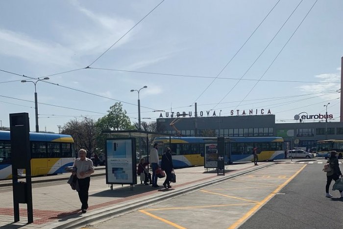 Ilustračný obrázok k článku Moderné a pohodlné čakanie na autobus: Na vynovené zastávky pribudnú aj LED tabule