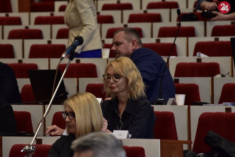 Ilustračný obrázok k článku Krajskí poslanci schválili VZN o referende a etické kódexy, týkajúce sa i prijímania darov