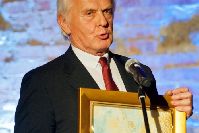 Ilustračný obrázok k článku Prezident Kiska vyznamenal rodáka z Nitry Jána Mojta: Stál pri zrode známych filmov