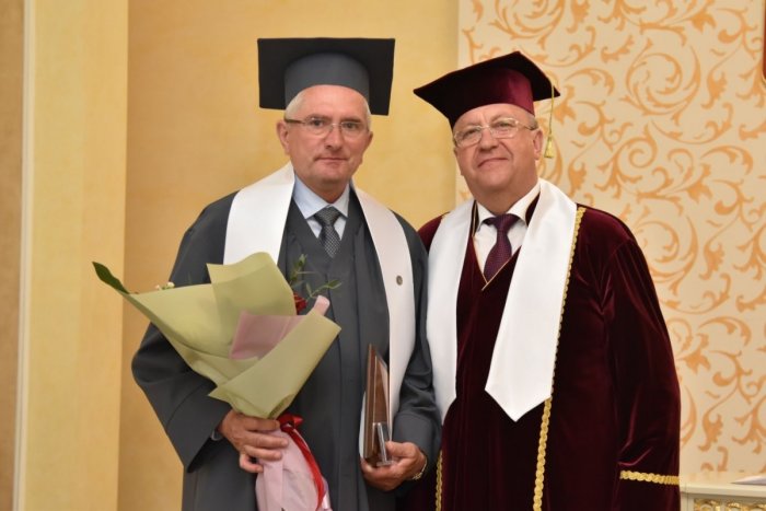 Ilustračný obrázok k článku Prorektora Trenčianskej univerzity ocenili: Udelili mu čestný doktorát, FOTO