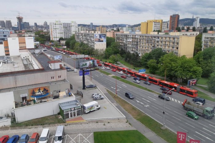 Ilustračný obrázok k článku Vodiči aj cestujúci MHD, pozor! Po Prievozskej ulici aktuálne nepremávajú trolejbusy