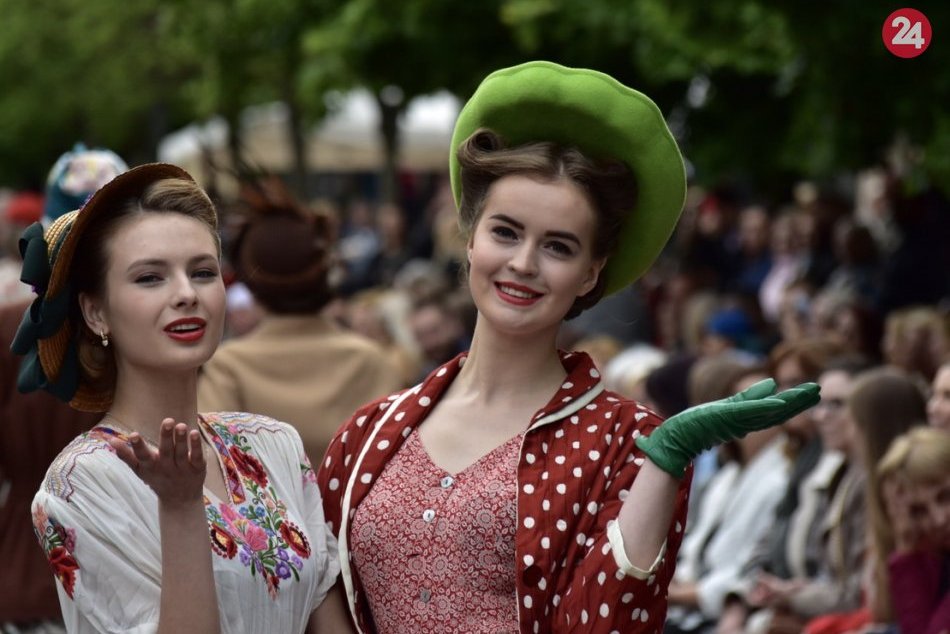 Ilustračný obrázok k článku FOTO: Nostalgická módna show, vďaka ktorej sme na Hlavnej cestovali časom