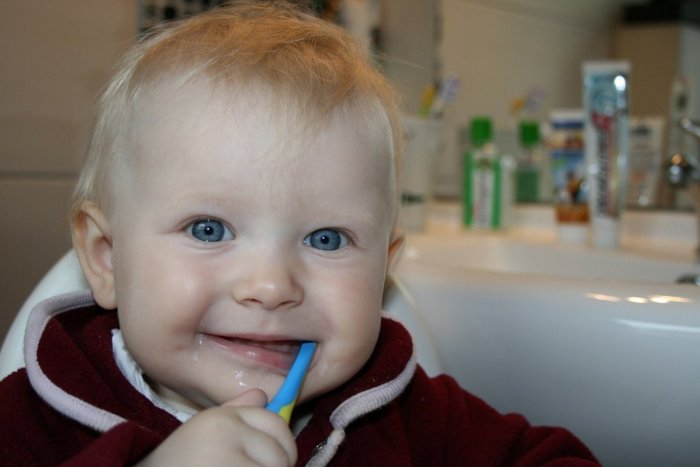 Ilustračný obrázok k článku Rodičia, zbystrite: Dieťa by malo navštíviť zubára už po prerezaní prvých zubov