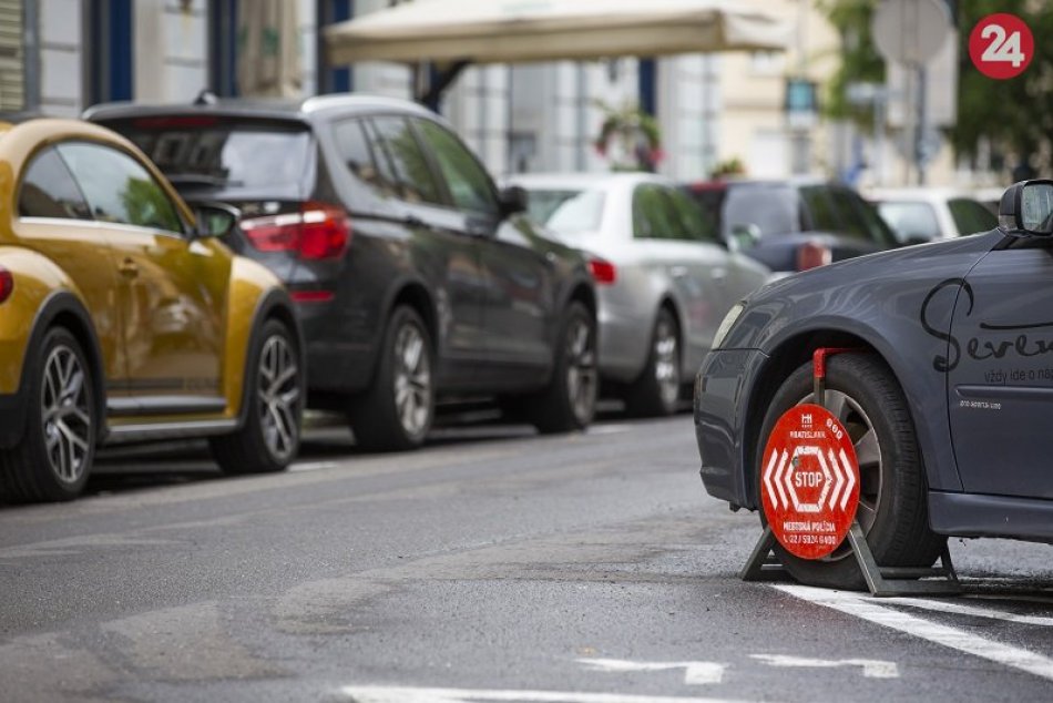 Ilustračný obrázok k článku Petržalka dáva návrhu parkovacej politike zelenú, má však pripomienky