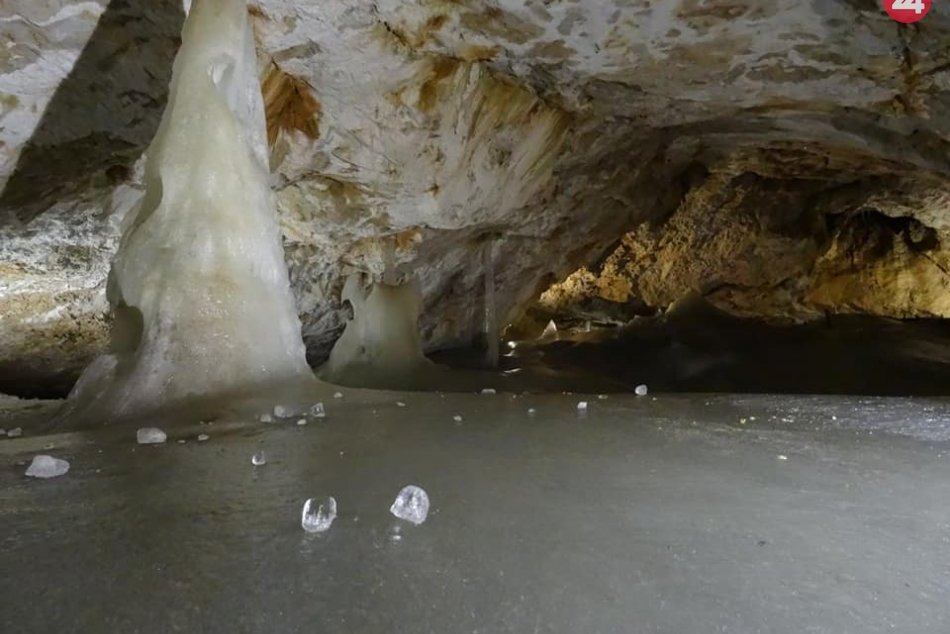 Ilustračný obrázok k článku V ľadovom zajatí:  Pozrite si krásy známej jaskyne v našom okrese na FOTKÁCH!