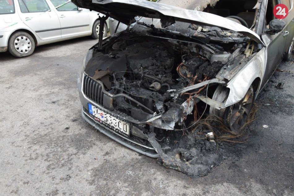 Ilustračný obrázok k článku Nočná dráma na žilinskom sídlisku: Kontajnery a autá v plameňoch