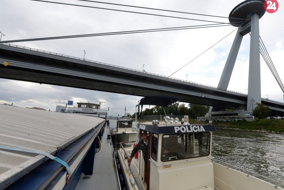 Ilustračný obrázok k článku Hasiči zasahujú na Moste SNP: Víchrica Júlia sa pohrala so značkami