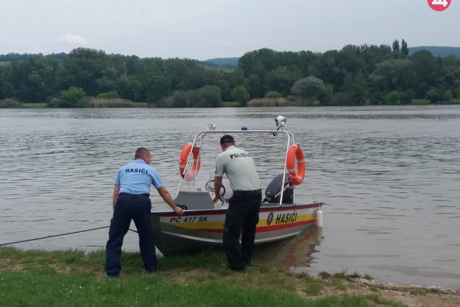Ilustračný obrázok k článku Piešťanská polícia pátra: Nezvestný Ukrajinec zmizol pod hladinou rieky Váh