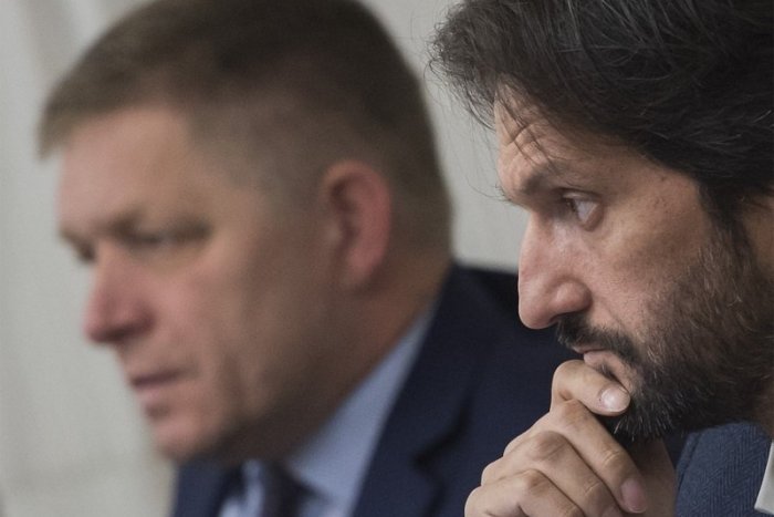 Ilustračný obrázok k článku Smerácki funkcionári na východe sa vzbúrili: Ostrá výzva na odstúpenie Fica a Kaliňáka!