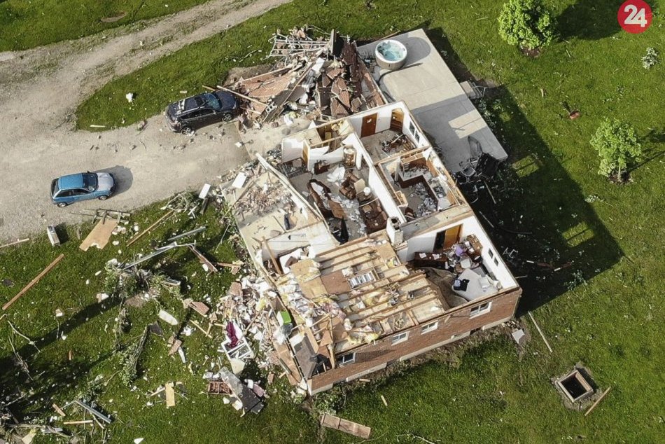 Ilustračný obrázok k článku Tornáda sužujú sever USA: Ničili elektrické vedenia, zasiahli aj domy