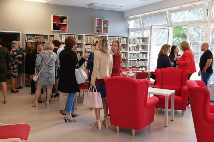 Ilustračný obrázok k článku Knižnica v Šuranoch s finančnou injekciou: Svetu ukázala vynovené priestory