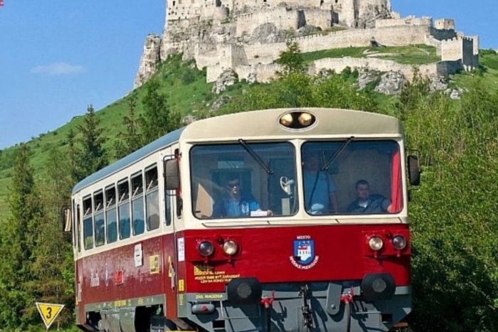 Ilustračný obrázok k článku Dobrá správa pre všetkých turistov: Pod Spišský hrad sa vracia vlak Hanička