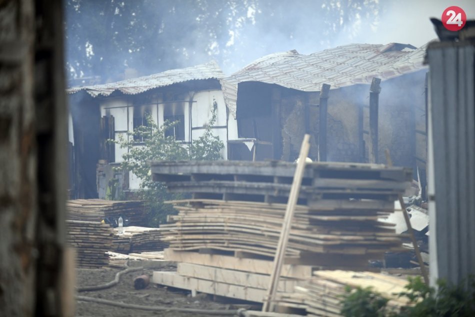 Ilustračný obrázok k článku V Šebastovciach horelo! Zhorela píla a zasahovalo 23 hasičov