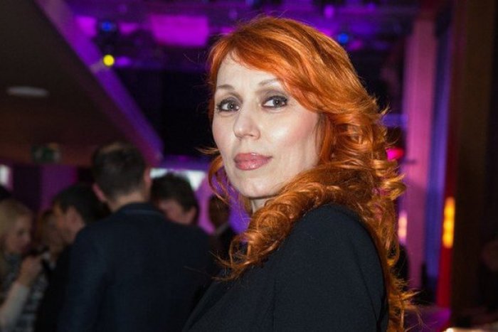 Ilustračný obrázok k článku Šokujúca správa: Vo veku 50 rokov zomrela herečka a moderátorka Silvia Petöová