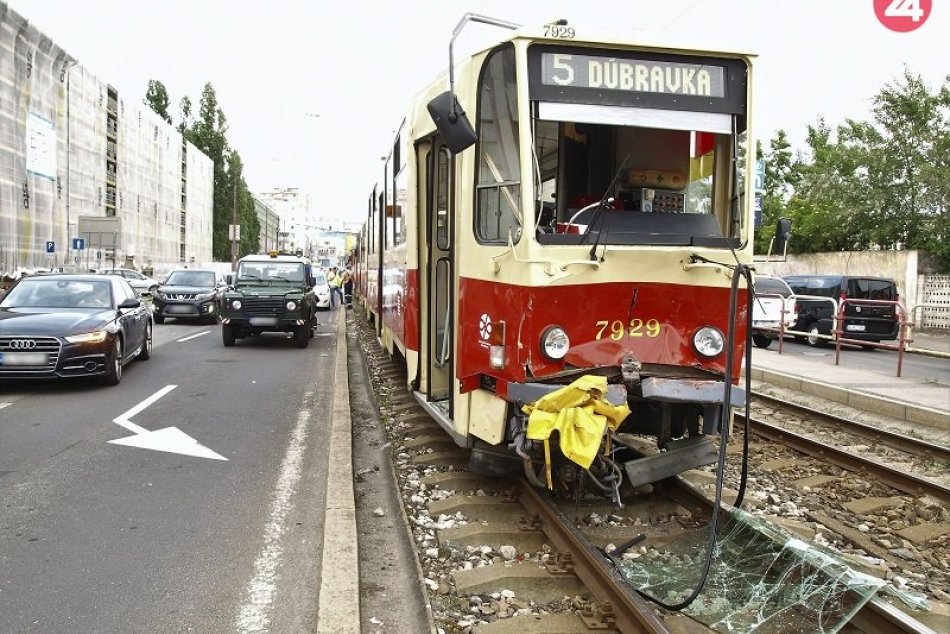 Ilustračný obrázok k článku Vážna nehoda v Bratislave: Na Račianskej ulici sa zrazili električky, na mieste boli aj zranení