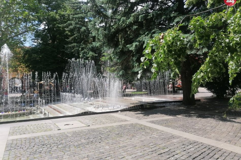 Ilustračný obrázok k článku Naďalej platia výstrahy kvôli teplu. Nájdite si chládok a studenú vodu